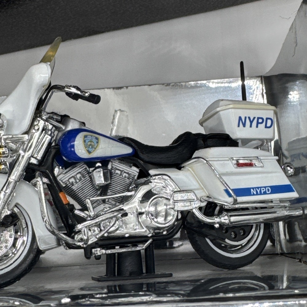 Maisto 1:18 Harley Davidson Police Motorcycle Set Series 7 State Police 32029 - Picture 16 of 16